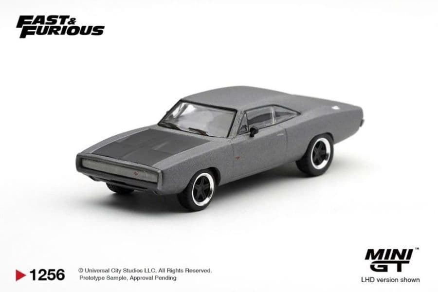 Mini GT MGT01256 Dodge Charger Fast Five thân xám nhìn chéo phía trước, nắp capo sẫm màu, mâm đen, ảnh của hãng
