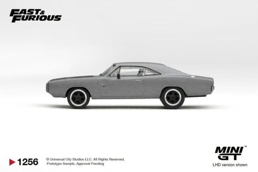 Mini GT MGT01256 Dodge Charger Fast Five nhìn ngang, thân xám trơn, mâm đen viền vành bạc, lốp đen