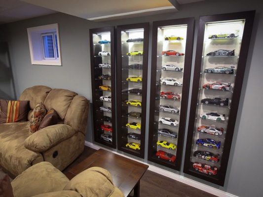 Display case là gì? Cách chọn tủ trưng bày mô hình phù hợp Nên chọn tủ trưng bày mô hình (display case) như thế nào?