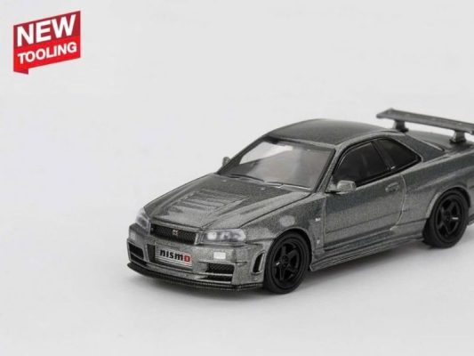 Tooling diecast là gì? Sự khác nhau giữa casting và tooling trong diecast Chiếc xe Nissan Skyline GT-R mã MGT01160 của MINI GT mang theo mác New Tooling