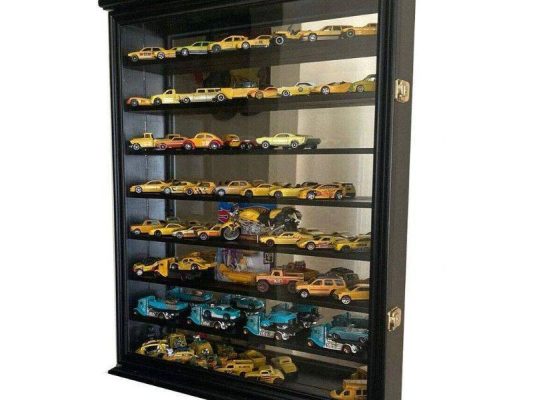 Display case là gì? Cách chọn tủ trưng bày mô hình phù hợp Theo tính năng (đèn LED, xoay, chống bụi, custom)